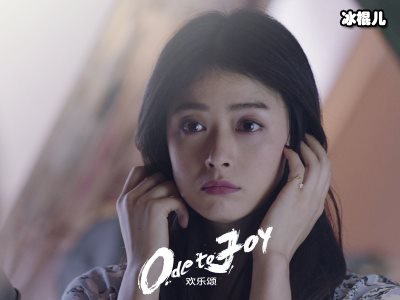 她曾资源不断圈粉无数，如今无戏可拍离开嘉行是对是错？