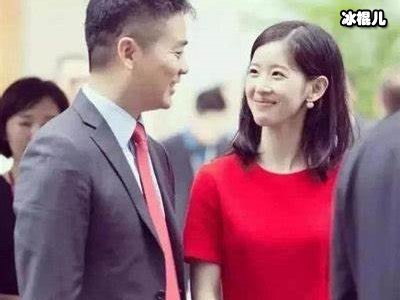 刘强东小心呵护章泽天走路都要搀扶，网友：难道怀有身孕？