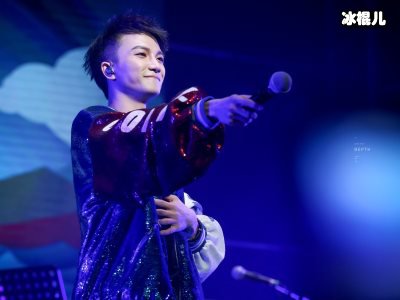 一代歌王沦落到为小公司做商演，网友支招开直播吧