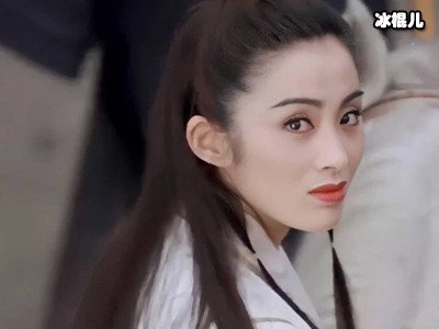 她与关之琳颜值相当，被称为“香港四大宠儿”，当红时淡出演艺圈