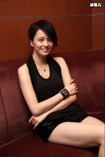梁咏琪在西班牙现身，回家探亲共享天伦之乐