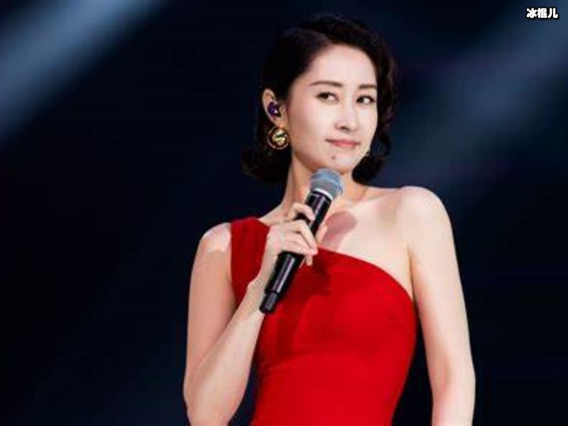 刘敏涛与新裤子共舞，化身摇滚女王