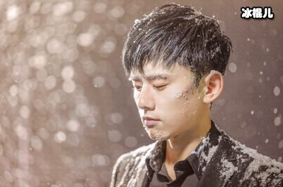 明星第二个身份，张杰兼职大学教师鹿晗的身份是老板