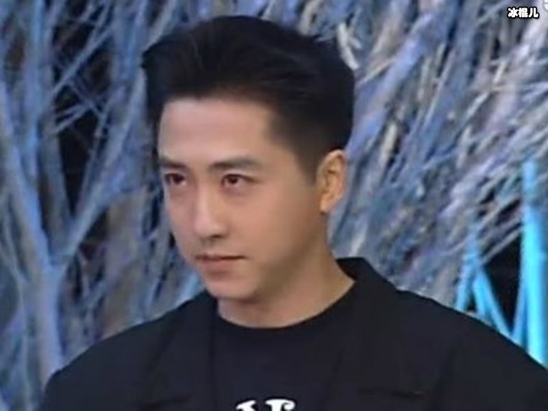 哈林与娇妻携手逛街搞笑扮猴子，把前妻伊能静彻底遗忘