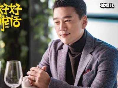 看似一本正经实则逗趣无穷，王耀庆轻松把握工作生活不同态度