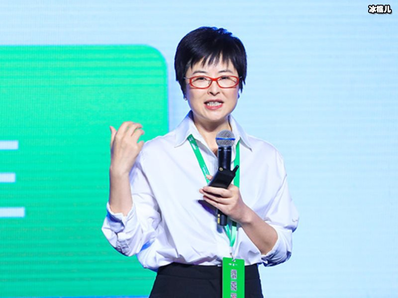 累到吐血后她离开央视，从白手起家到事业有成张泉灵真的不易