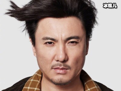 沈腾背心造型曝光，关晓彤反应可爱至极
