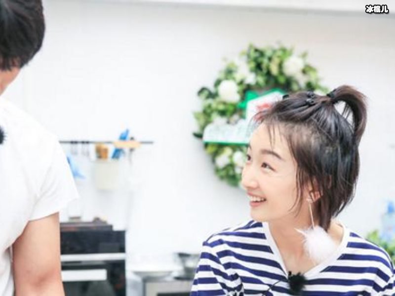 看完《中餐厅》，总算明白赵丽颖入行十五年只参加两档综艺节目