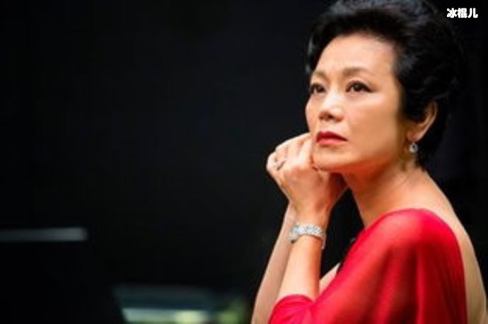 做央视主持人两个男人为她离婚，转行后终于收获了自己的幸福