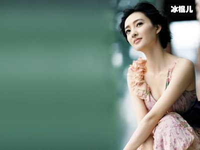 王丽坤与姐姐同站，差距不言而喻颜值气质差太多！