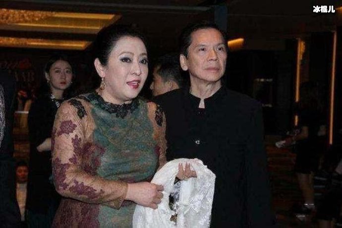 作家陈岚直播中称赞霍尊，赞赏声音让人不适粉丝都听不下去
