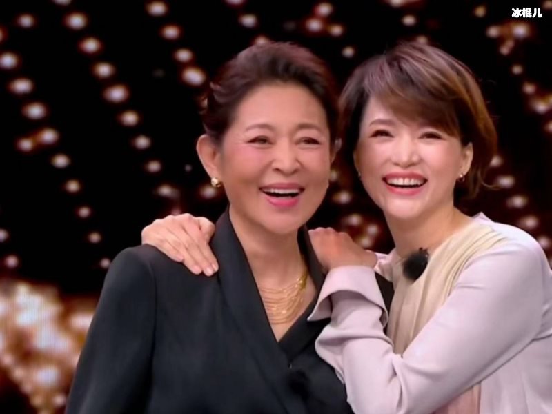 央视主持人纷纷撒糖，康辉宠妻简直太甜了朱迅表示羡慕