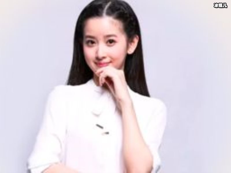 章泽天军训旧照曝光，皮肤白皙令人羡慕现在身价太高