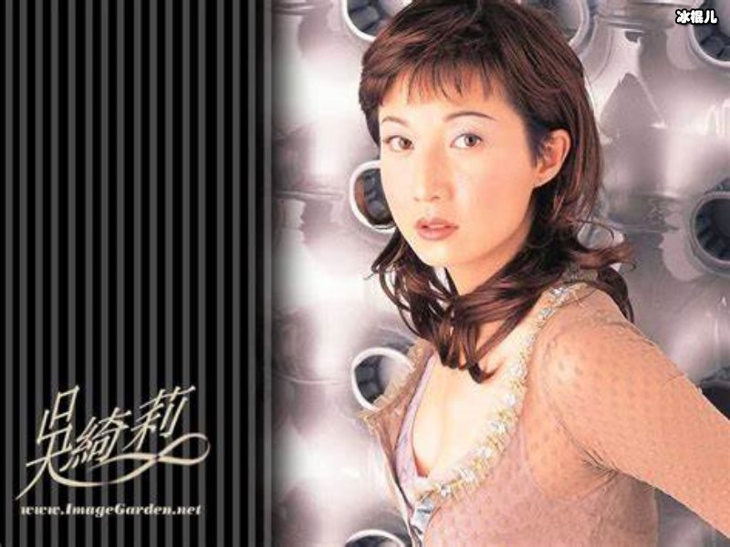 吴绮莉否认勒索成龙，首次承认“家暴”确有此事希望女儿回家