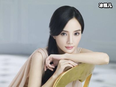 李小璐晒出女儿骑车的视频，小甜馨身材拔高一身粉色充满少女心
