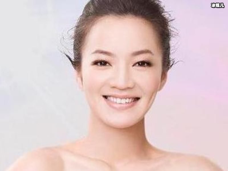 著名女星近照曝光状态极差眼袋成亮点，与旁边阿雅形成鲜明对比