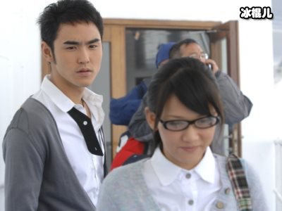新版《爱上琉璃苣女孩》开播，好坏参半的男女主人设是硬伤？