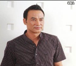 任达华受伤右手基本上已恢复，参加首映礼精神状态好