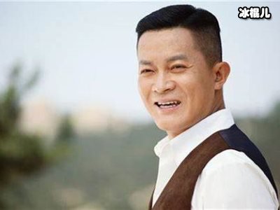 杨志刚父子欢乐多，12岁儿子罕见出镜模样像极了老父亲