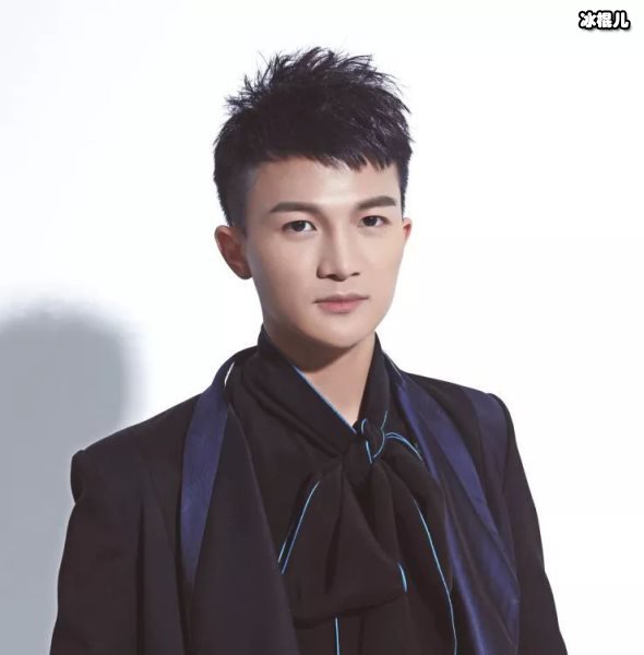 周深给粉丝录制方言版闹钟铃声，网友直言再也不用担心睡懒觉了