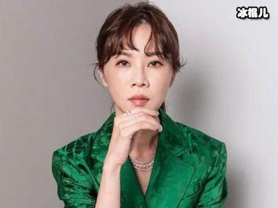 谢盈萱曾在剧组中跑龙套，因微薄的收入向父母要钱现如今拿影后