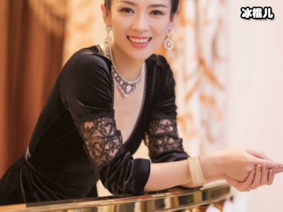 章子怡玩古装特效，少女心十足手上婚戒太抢镜