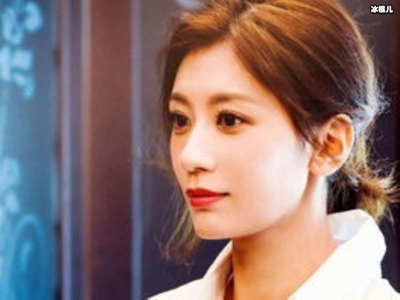 童年女神贾静雯，晒瑜伽健身照身体柔软纤细