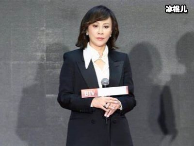 刘嘉玲和妈妈桃花树下合影，与张国荣的友情感人至深