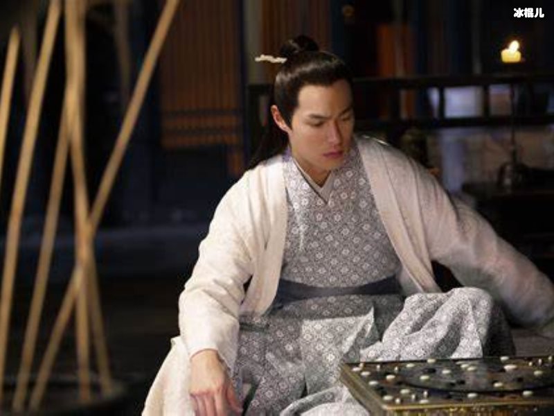 杨祐宁晒照庆祝结婚一周年，妻子漂亮孩子也健康可爱