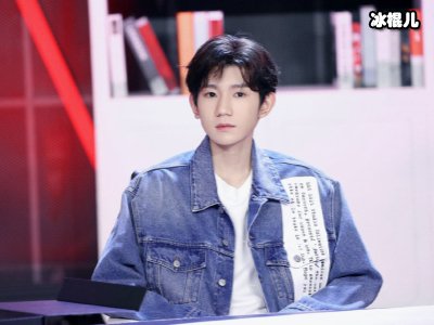 王源《谁是宝藏歌手》总决赛生图，颜值吊打不愧是实力小生