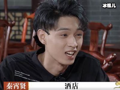 秦霄贤和刘筱亭游乐场游玩，老秦化身“拍摄景点”后者无人问津