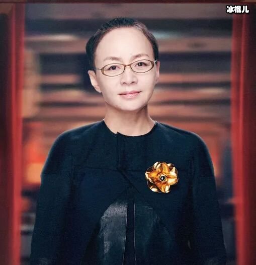 宋丹丹迎来59岁生日，却在前1天宣布退休网友：不管巴图了吗