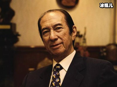何家再次齐聚，为赌王举办三七法事46岁的她穿搭很洋气