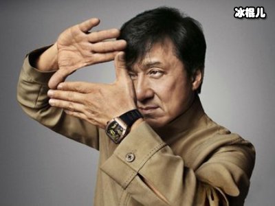 一手好牌打的稀烂成龙甘愿给他做配角，如今追求时尚镶满口金牙