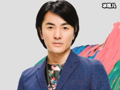 郑伊健坚持丁克到底出门与老婆十字相扣，朴素中透着无限甜蜜