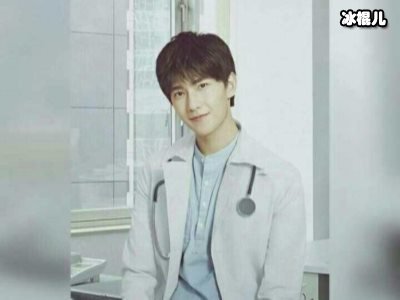 明明可以靠颜值他却偏偏凭实力！杨洋扮演医生照片让网友倍受期待