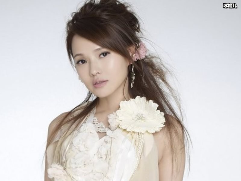 伊能静为自己庆祝生日，开直播办“演唱会”儿子送上祝福