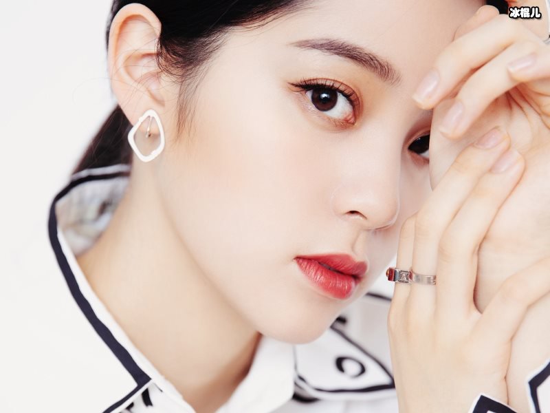 欧阳娜娜Jennie挑战暗黑风！给人感觉却丝毫不一样