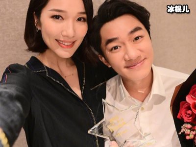 王祖蓝和老婆外出主动抱娃，大事小事都听从老婆安排