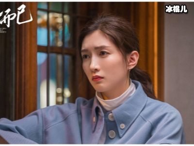 王漫妮“留学归来”，背三个爱马仕现身机场炫富
