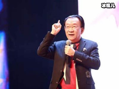 侯耀华近照曝光，网友哭诉73岁还来抢饭碗