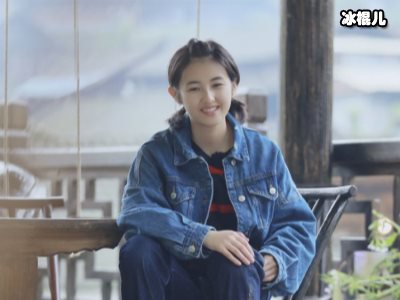 黄磊小女儿颜值惊人，碎花裙上身机灵可爱