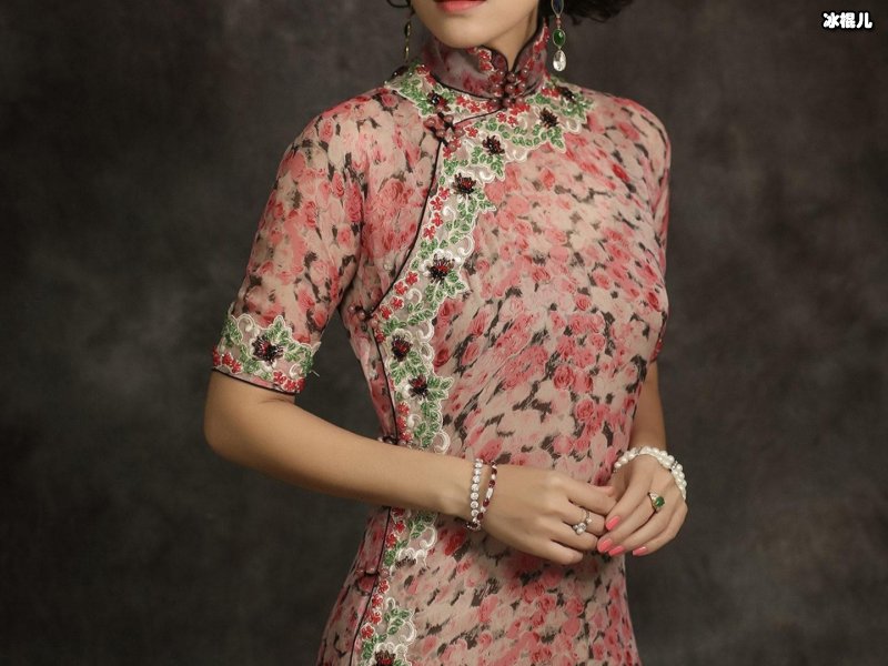 章子怡高龄生二胎晒照片容貌大变，发际线上移可见头皮