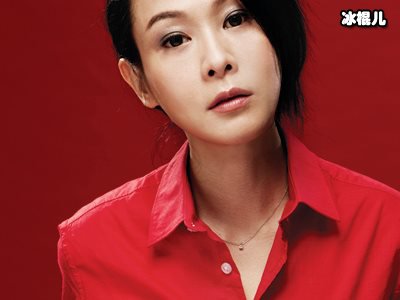 气质迷人宛如少女，情歌女神刘若英一袭裙装好撩人