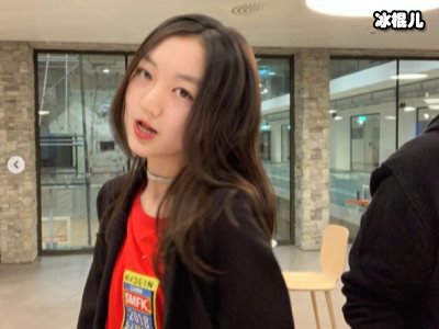李嫣完美的继承了她妈妈的性格，13岁的她身高竟然直逼王菲