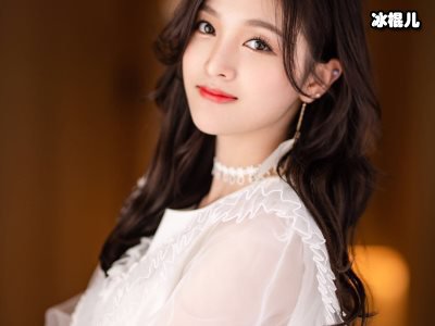 吴宣仪又一个新身份，收银员小妹往柜台一站顾客络绎不绝