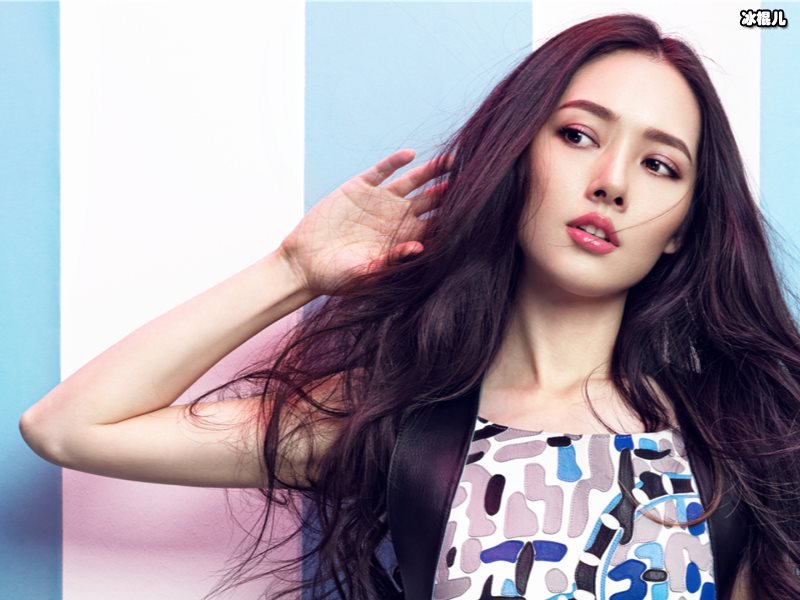 郭碧婷产女后首次亮相，生产完不久便投入工作依旧精神饱满
