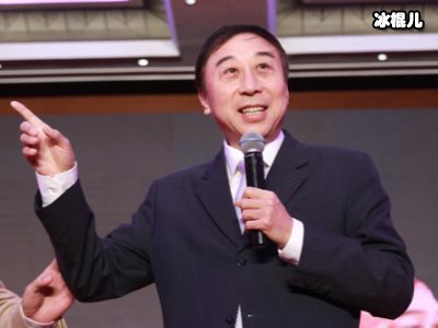 小眼的冯巩也曾被人盯上，对方因为50万的保密费而进了监狱