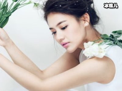 众女星纷纷素颜出镜为武汉加油，马思纯暴瘦沈月像高中生