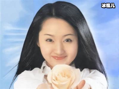 杨钰莹商演照曝光，脸部发胖身材发福49岁单身潇洒自如